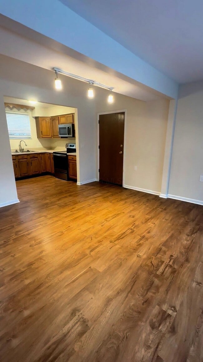 Building Photo - 1391 Bluff Ave