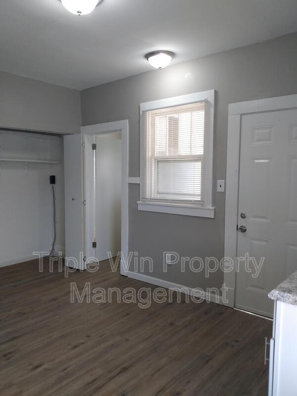 Building Photo - 830 Warne St