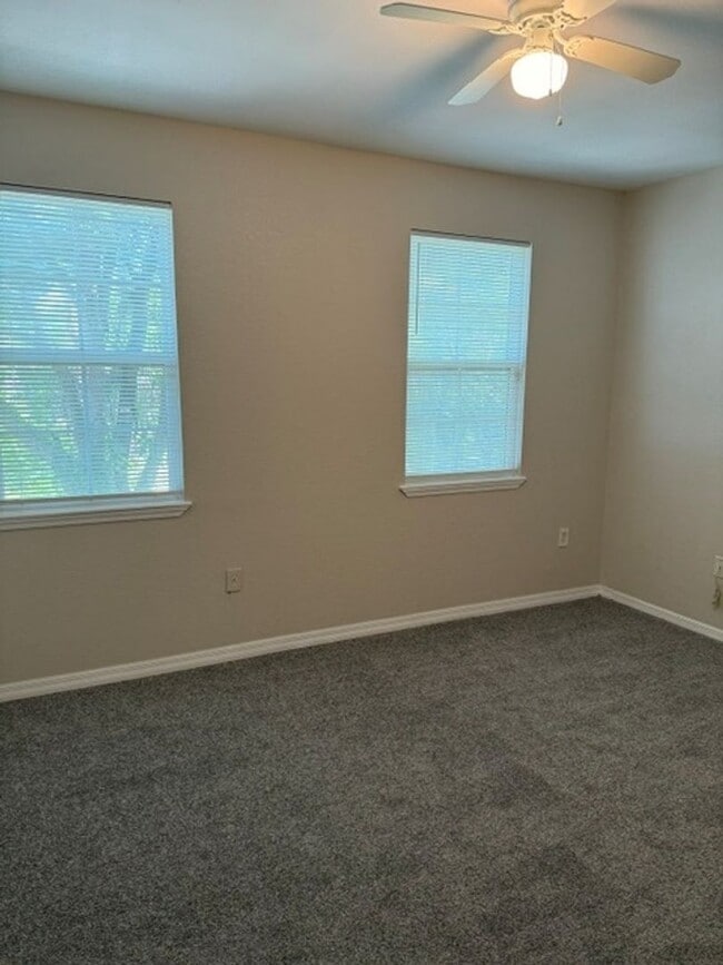 Building Photo - 3250 Corona Village Way