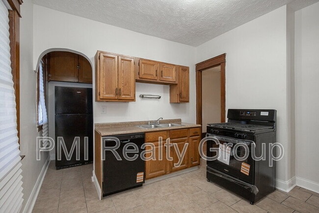 Building Photo - 2936 E 128th St