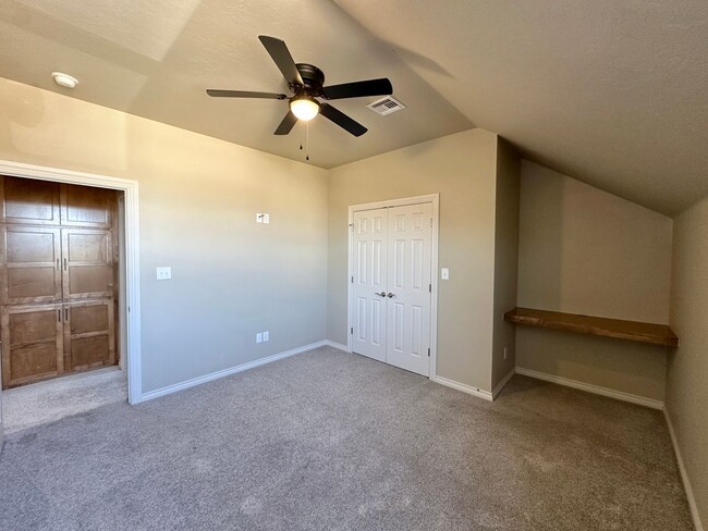 Building Photo - 2 story, 5-bedroom 3 bath home in Wyatt Acres