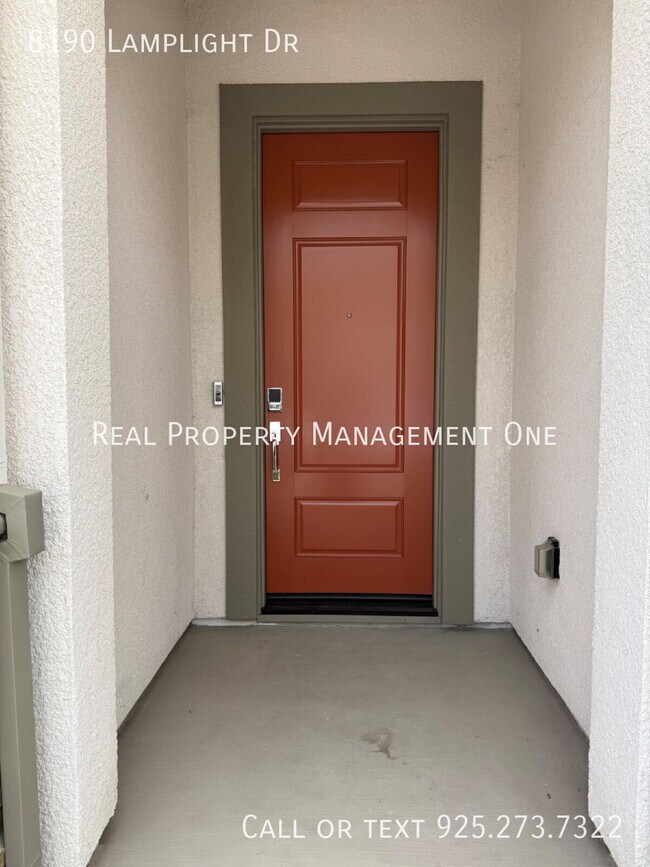 Building Photo - 8190 Lamplight Dr