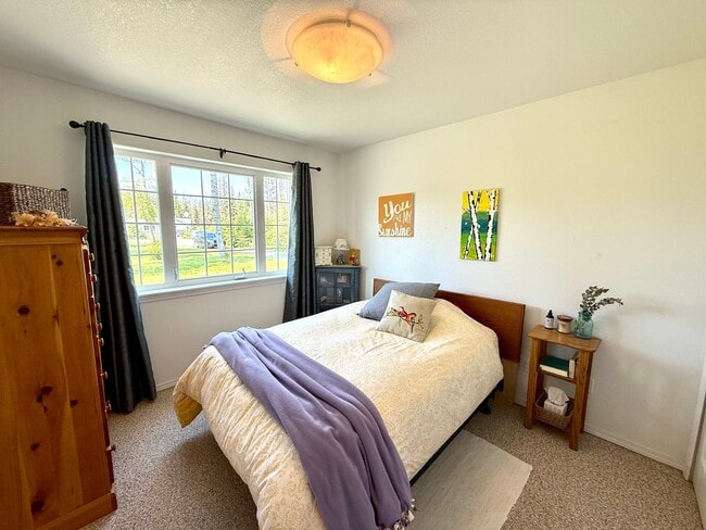 Building Photo - Charming Fully Furnished 2-Bedroom Home