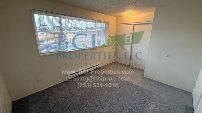 Building Photo - Deville Townhomes