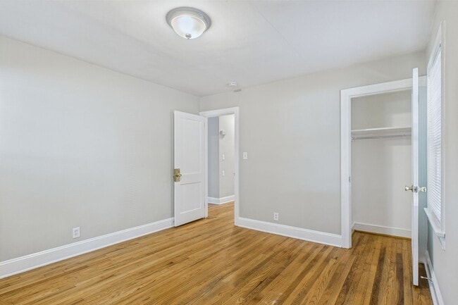 Building Photo - Adorable Home, Harwood Floors and Convenie...