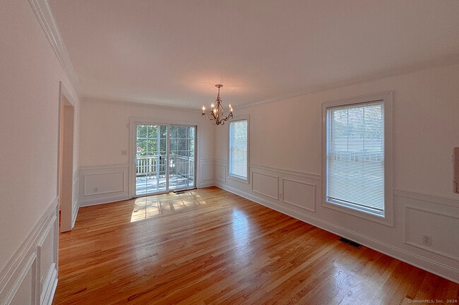 Building Photo - 967 Tunxis Hill Rd