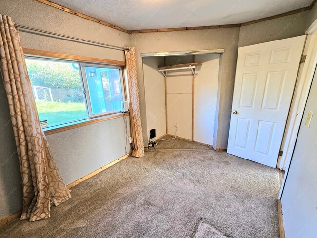 Building Photo - 5660 SE 125th Ave