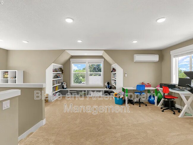 Building Photo - 3938 NE 66th Ave
