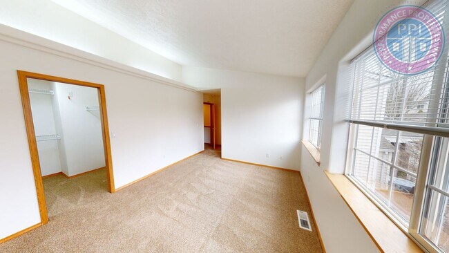 Building Photo - Beautiful Village Townhome!! Double Garage- Great Sunnyside Location!! Pet Friendly Princeton Vil...