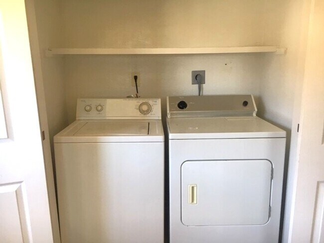 Building Photo - Perfect Location Near Cal Poly - Two Bed - Large Yard!
