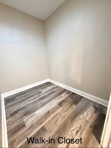 Walk-in Closet - 2252 Burnway Rd