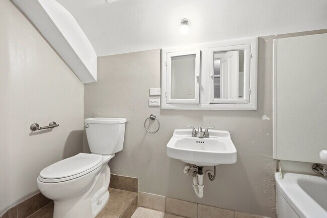 Building Photo - $4,720.95 with $300 off the first month's rent, 5 Beds - 5 Bath, Single Family Home in Denver wit...