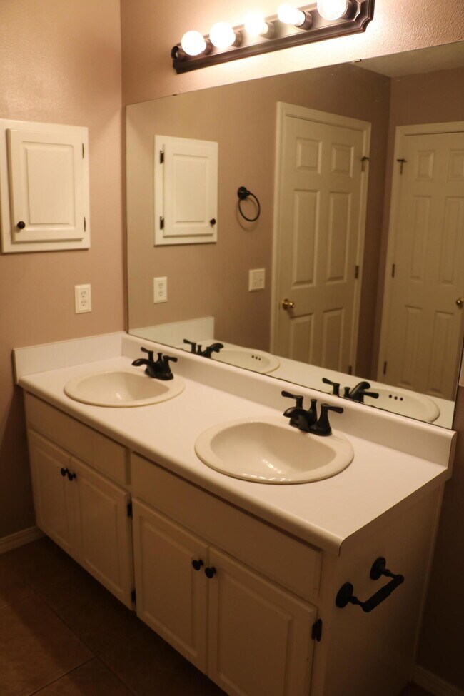 Building Photo - 1784 Ivalea Cir