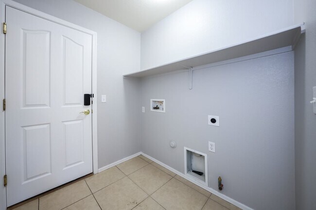 Building Photo - 6807 W Quailwood Way