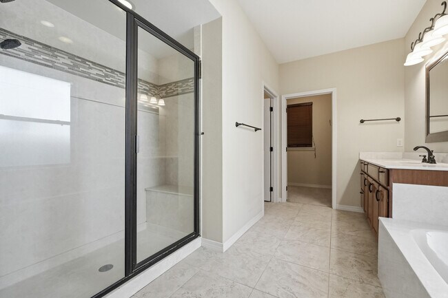 Building Photo - 1705 19th St