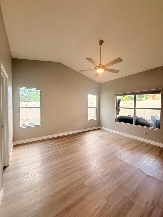 Building Photo - 3948 E Stanford Ave