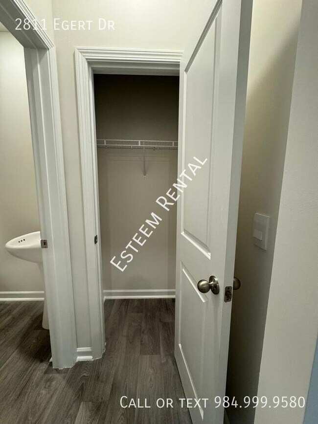 Building Photo - 2811 Egert Dr