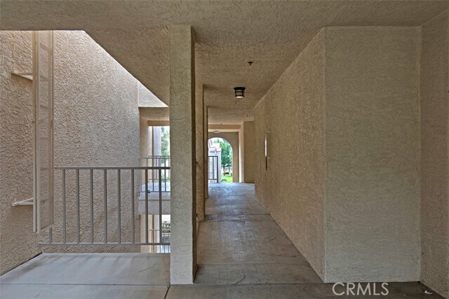 Building Photo - 1035 La Terraza Cir