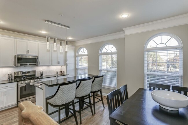 Building Photo - BEAUTIFUL 4 LEVEL TOWNHOME IN GERMANTOWN. 4 BEDROOM, 4.5 BATHS