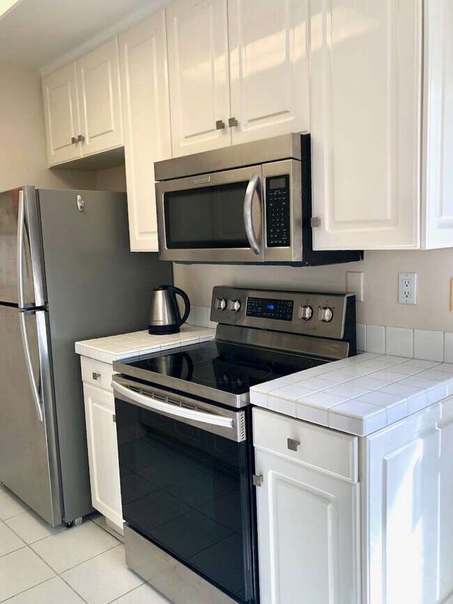 Building Photo - 2308 Schader Dr