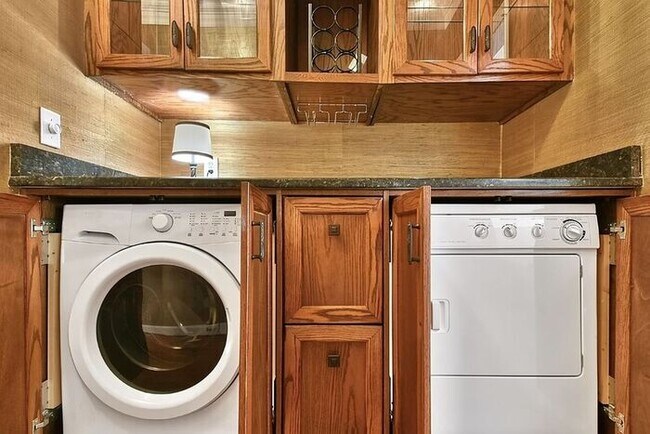 Building Photo - Wildewood in Northeast Columbia--Offering Self Guided Tour with RENTLY!