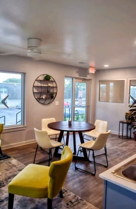 Club Room Seating - Wurzbach Manor Apartments