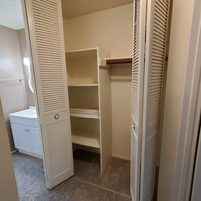 Building Photo - Convenient Livermore 1bd/1ba Ground Floor Condo- Available in April