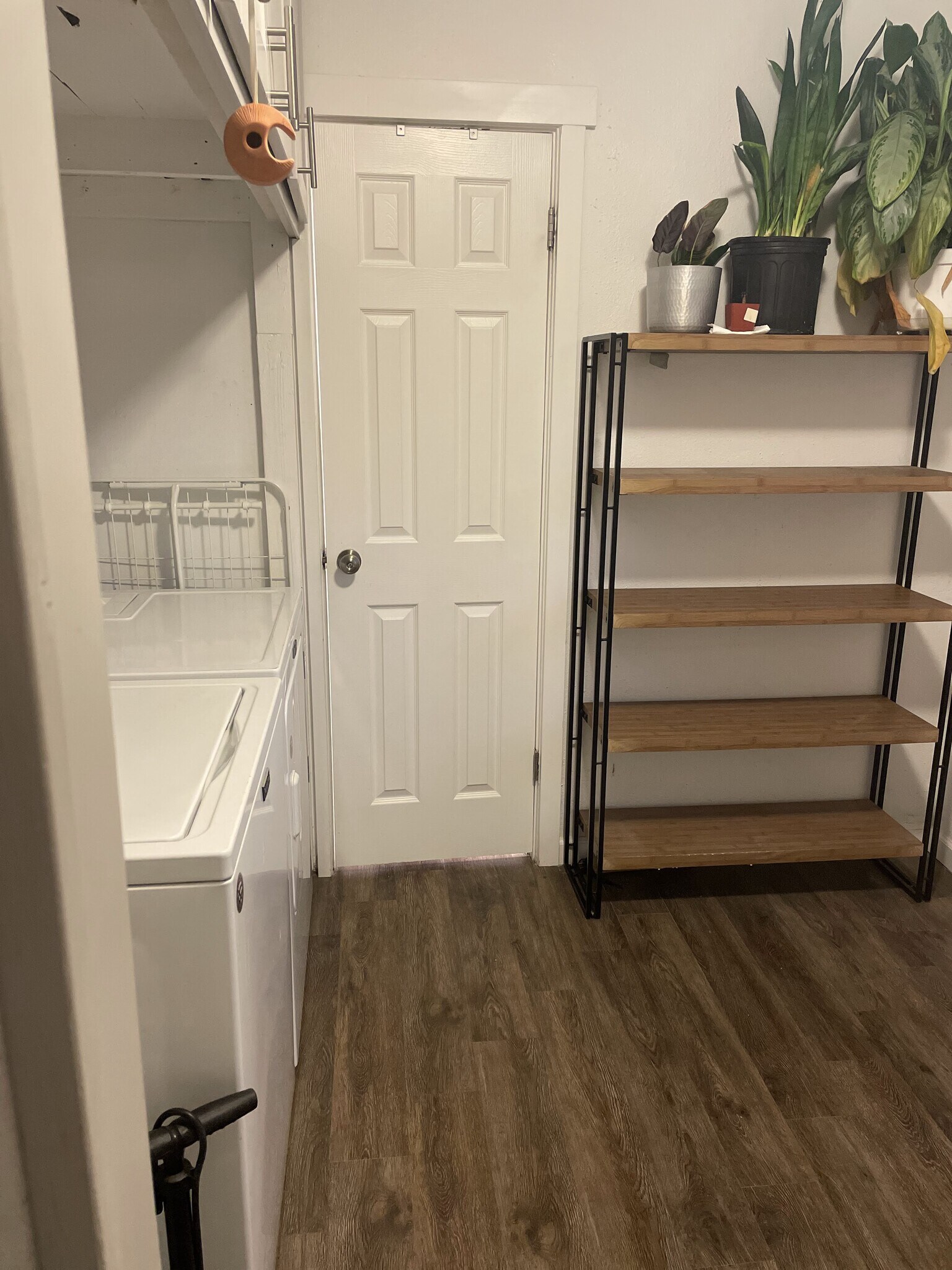 Laundry Room - 9291 High St