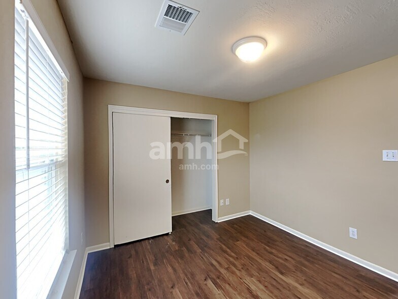 Building Photo - 19130 Yellow Thrush Dr