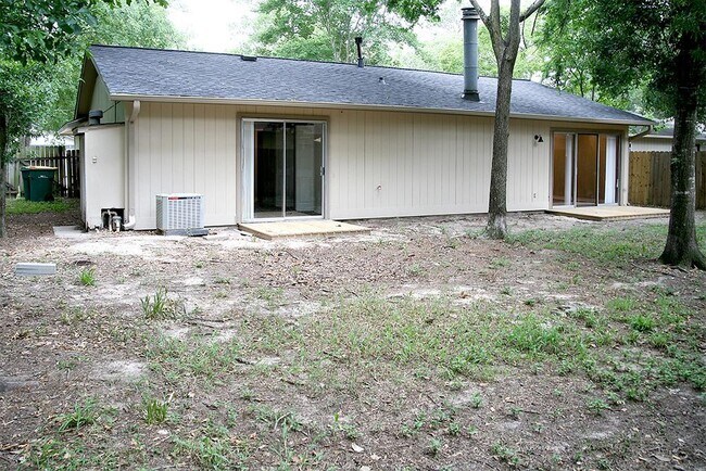 Building Photo - 9 Wolfhound Ln