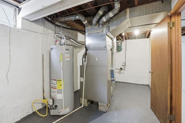 Building Photo - Charming 2-Bedroom Single Family Home Near S High St