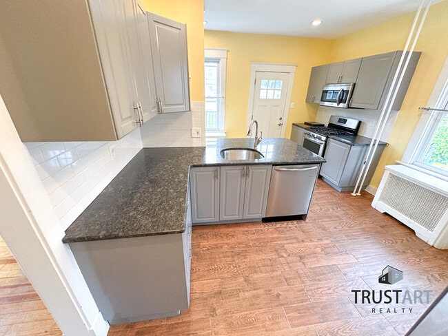 Building Photo - 4 Bedroom house in Foxchase area of North ...