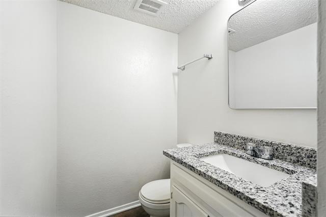 Building Photo - 302 Candlewood Ln