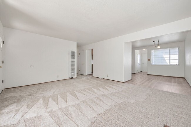 Building Photo - Nice 4BR/2.5BA Home in GREAT Location!