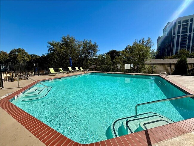 Building Photo - 2479 Peachtree Rd NE