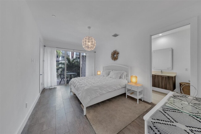 Building Photo - 1045 NE 18th Ave