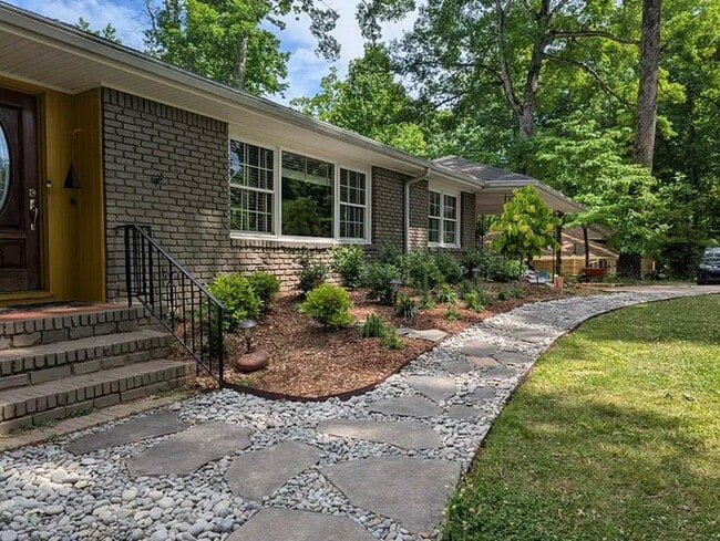 Building Photo - 2511 Clairmont Rd