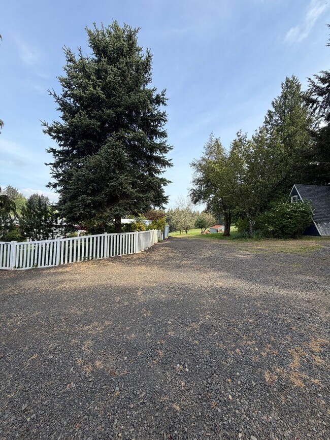 Building Photo - Rare 3-Acre 3BR Home in South Salem – Shops, Workspace & Greenhouses