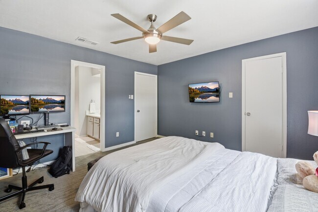 Building Photo - 1011 Fountain View Dr