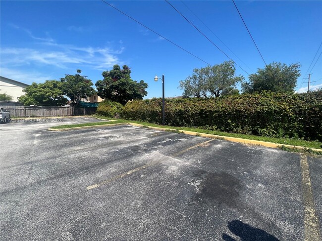 Building Photo - 5420 W 21st Ct