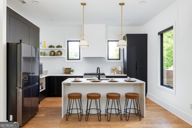 Building Photo - 239 Lowry St NE