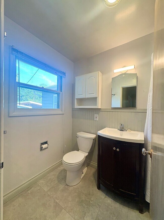 Building Photo - 1215 Avenue E