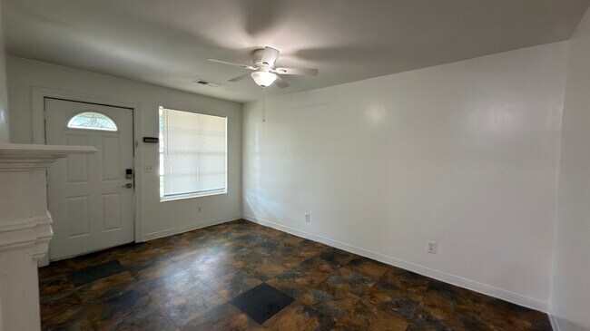 Building Photo - 1635 Memminger Ave