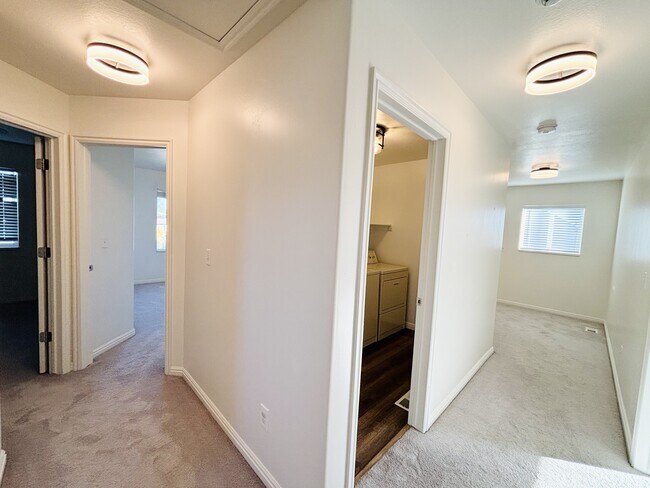 Building Photo - 1094 1825 W