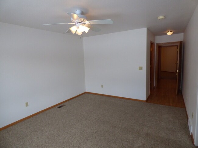 Building Photo - 2 Bedroom Townhome in Northwest Loveland