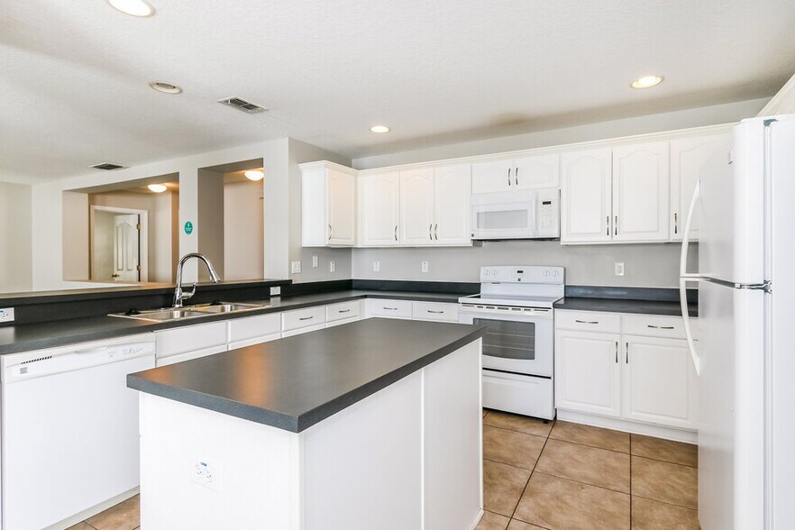 Building Photo - 4612 Barbados Loop