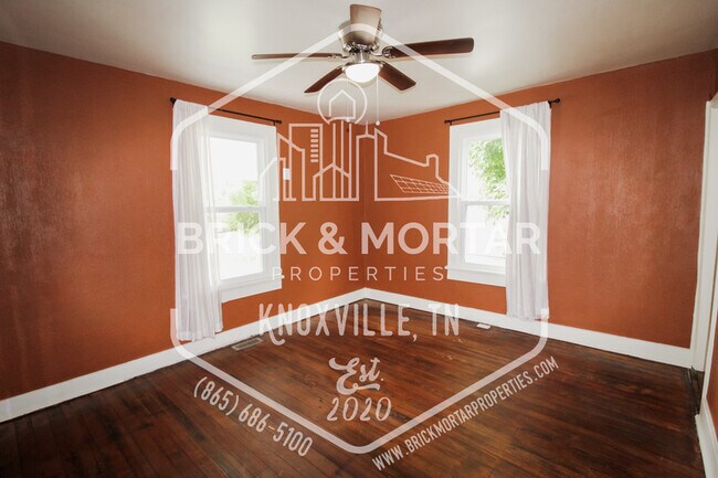 Building Photo - 427 E Caldwell Ave