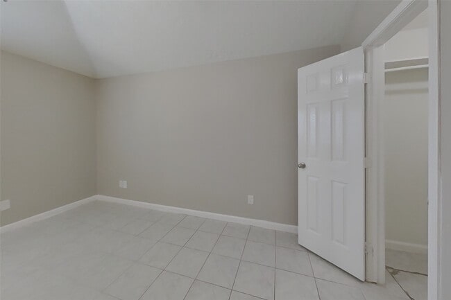 Building Photo - 3446 Edgecreek Dr