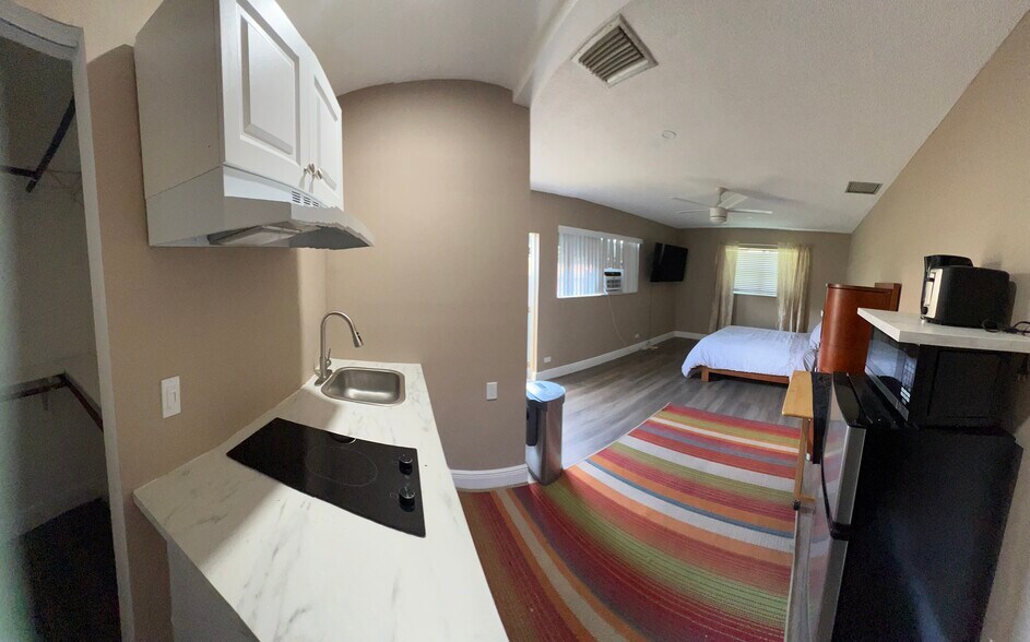 Building Photo - 880 NW 72nd Ter