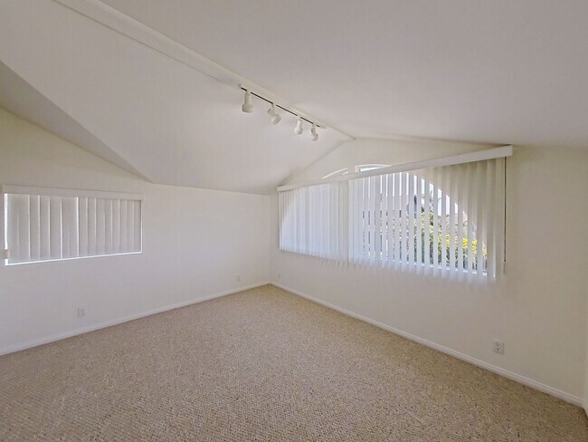 Building Photo - 617 E Avenida San Juan